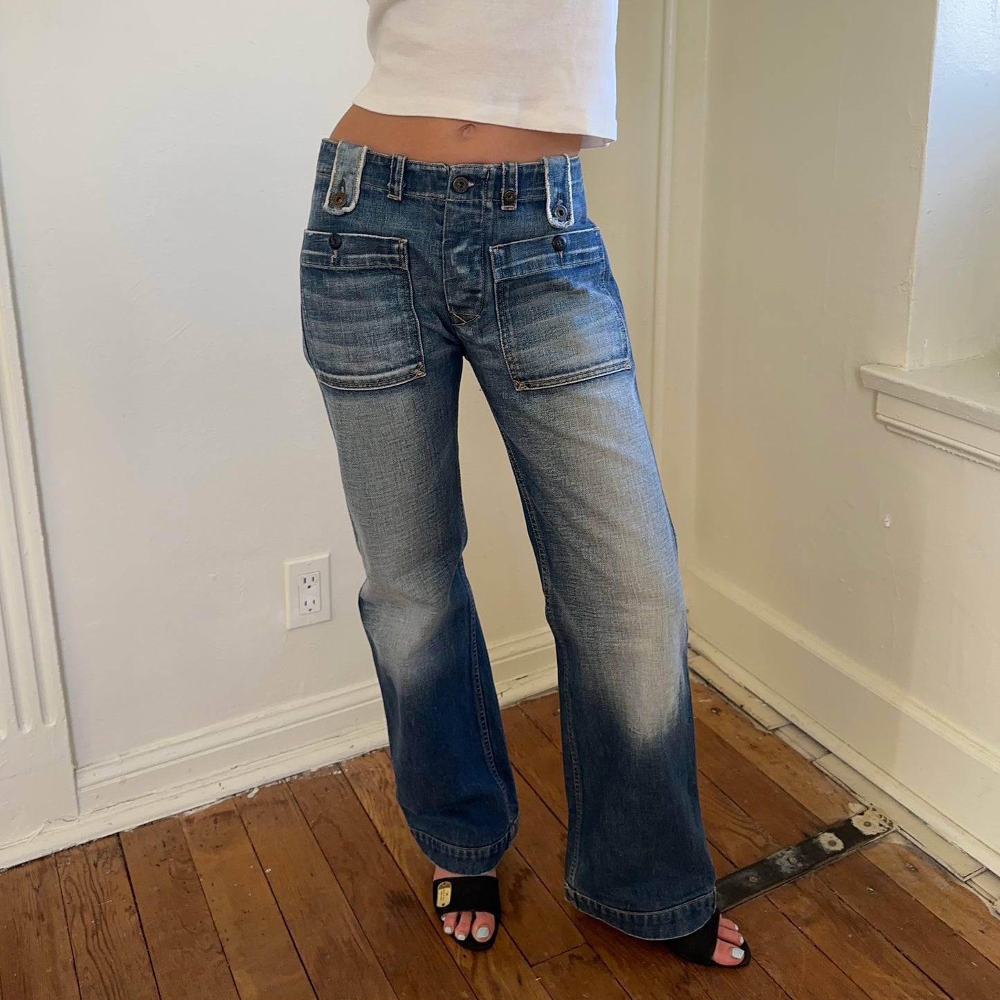 pocket jeans — distressed blue